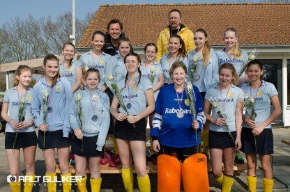 Hockeymeisjes gehuldigd-5