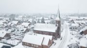 Dik pak sneeuw bedekt Nijkerkerveen