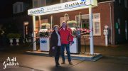 Aalt en Teunie Guliker met pensioen. Autowasstraat en Tankstation gesloten
