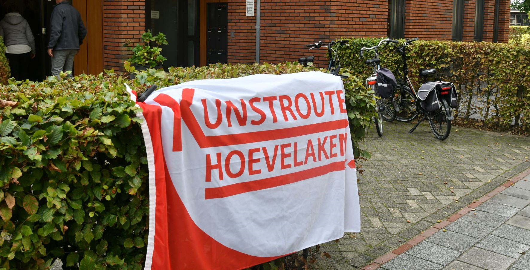 Bezoekers maken samen uniek kunstwerk tijdens Kunstroute Hoevelaken