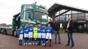 Nieuwe kleding Veensche Boys JO10-2 door transportbedrijf De Haan