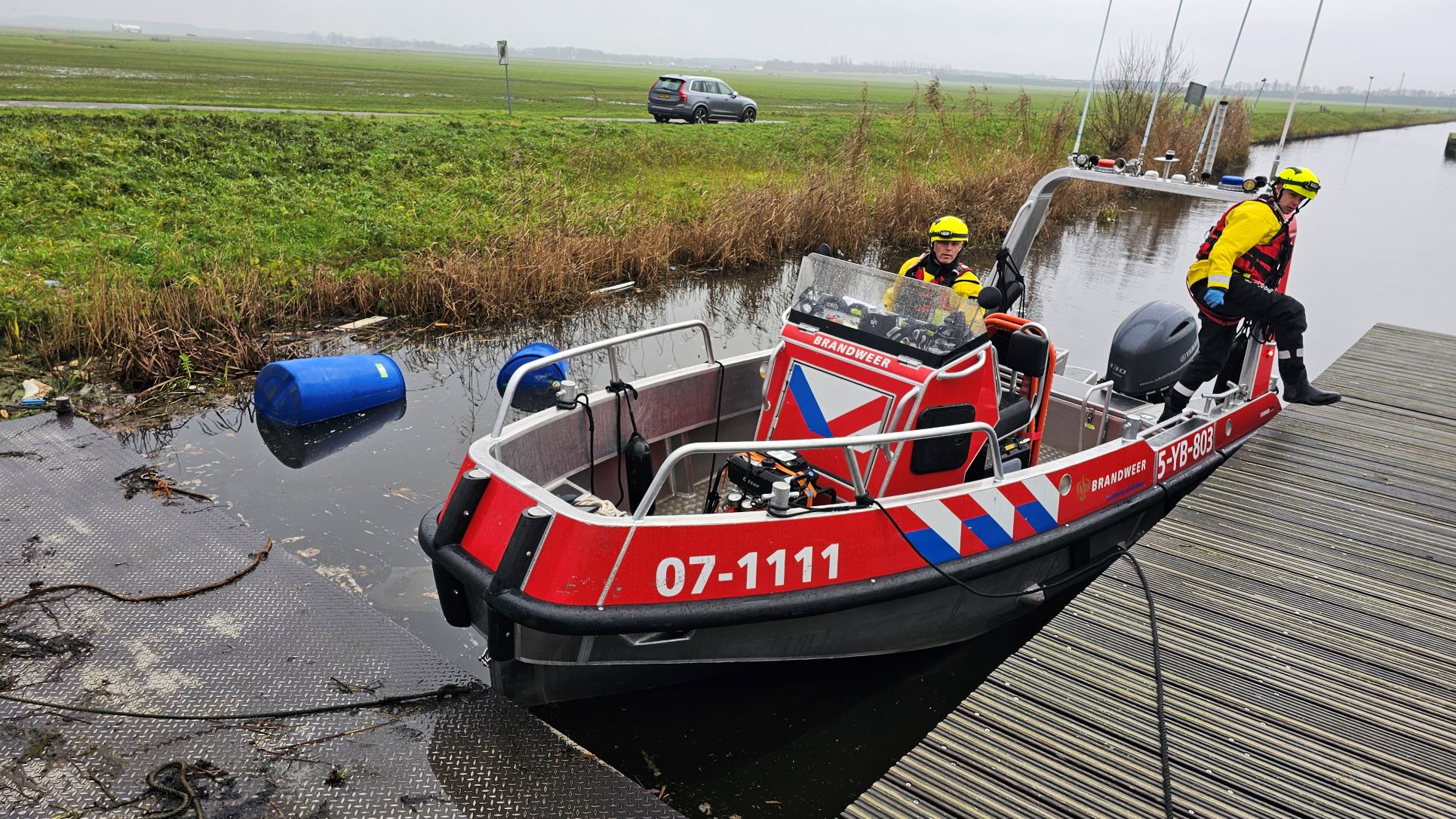 Inzet van brandweerboot Nijkerk na waterongeval op het Nuldernauw