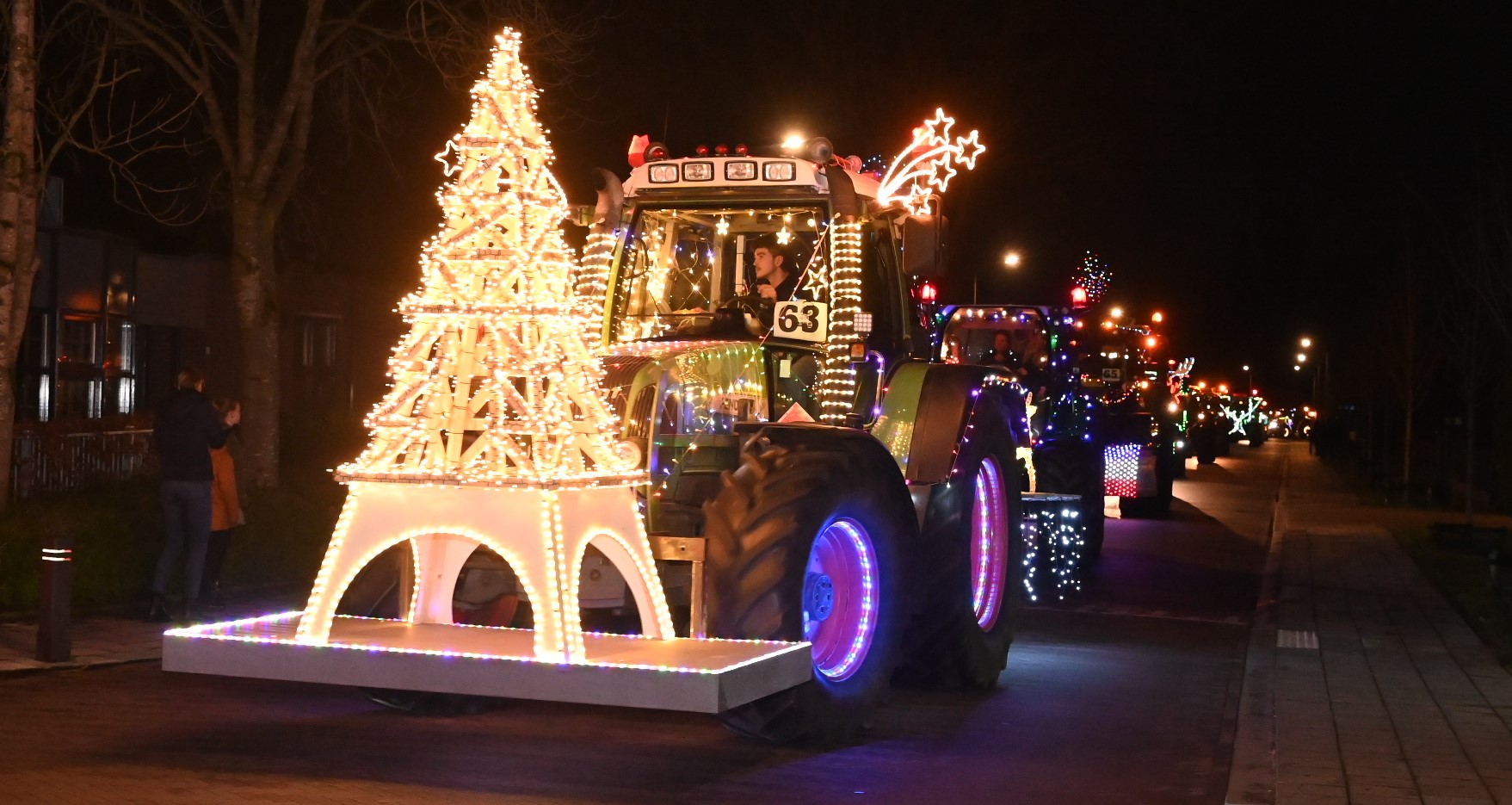 Zwartebroek loopt massaal uit voor lichtjesoptocht