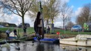 Hengelsportvereniging takelt oude bootjes uit water