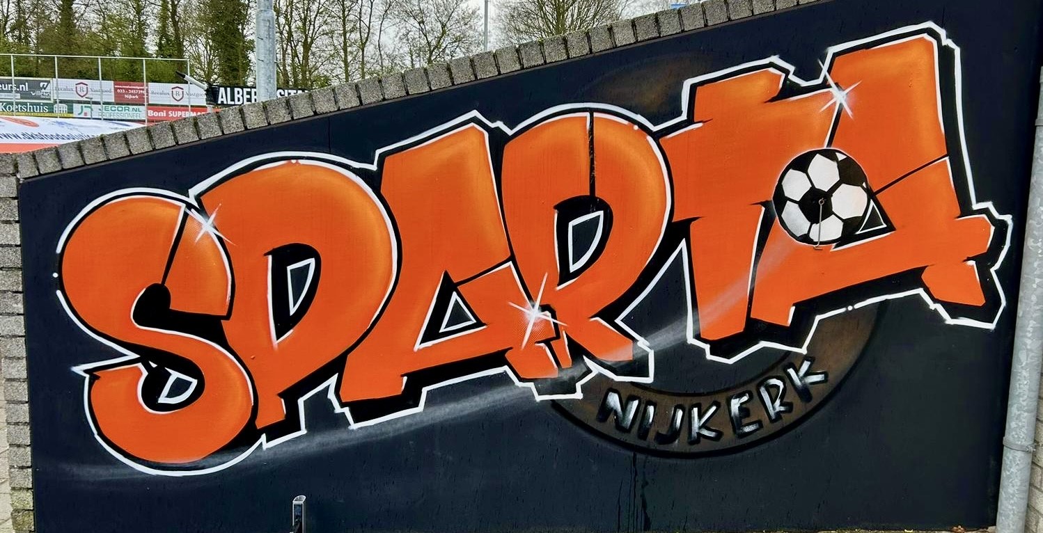 sparta-nijkerk-complex-opgesierd-met-graffiti-de-veense-courant