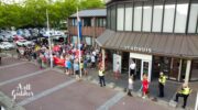 Grote opkomst Veenders bij stadhuis Nijkerk tegen asielzoekerslocatie