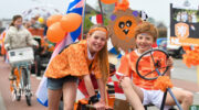 Grote opkomst en feestelijke sfeer tijdens Koningsdagoptocht in Nijkerkerveen