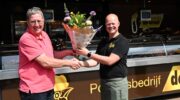 Bloemen voor nieuwe kar poeliersbedrijf De Groot in Hoevelaken