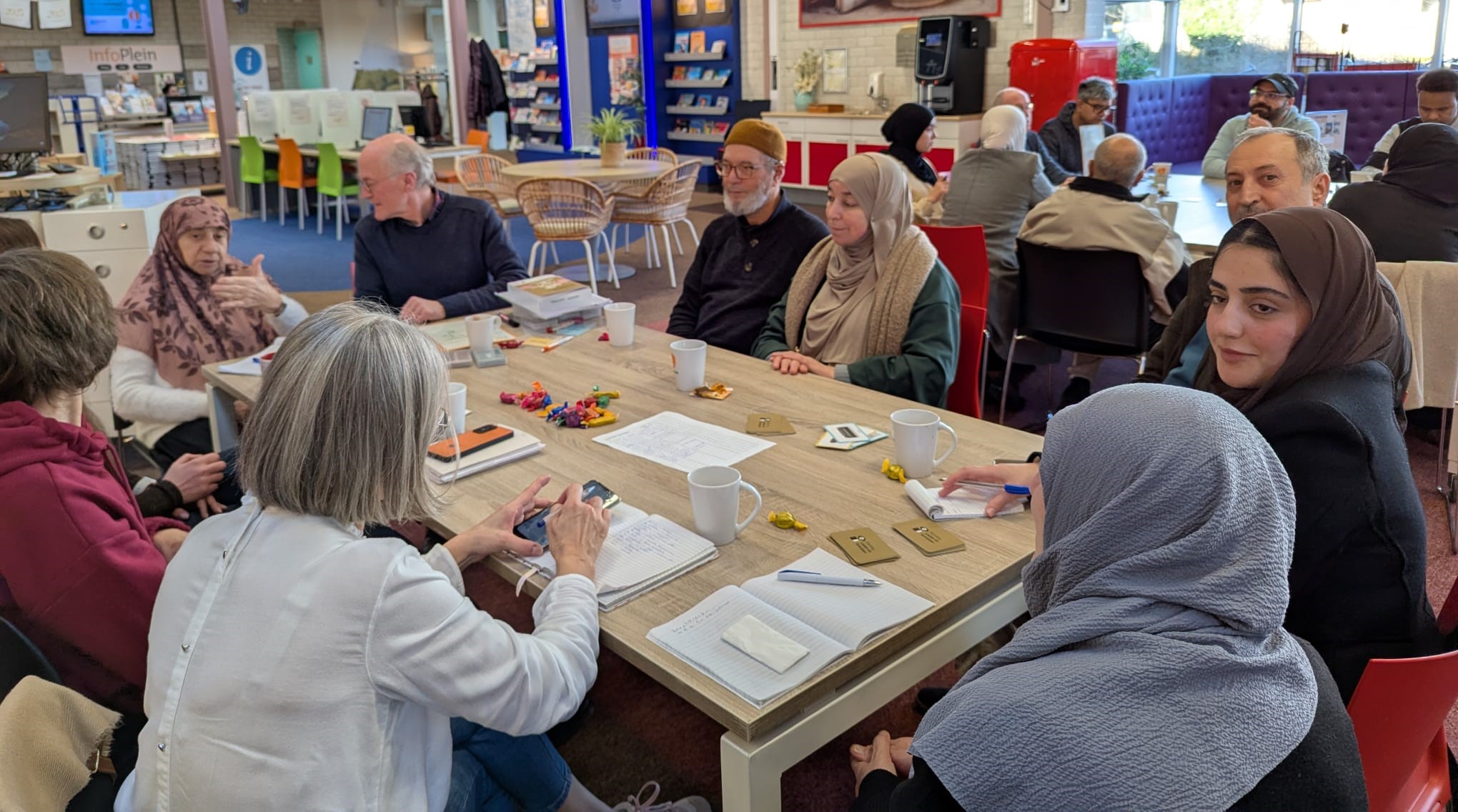 Taalcafé Nijkerk groeit explosief: meer dan 30 deelnemers