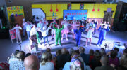 Groep 8 basisschool De Koningslinde schittert met musical “Vlam in de Pan”