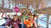 Groep 8 Maranathaschool met de partybus door Nijkerk