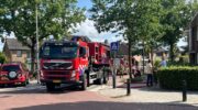 Brandweer Hoevelaken helpt bij dakbrand door zonnepanelen in Hooglanderveen