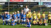 Jeugd NSC en Veensche Boys met Donny op de foto