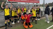 Gemengd JO14-1-team Hockeyclub Nijkerk pakt herfsttitel na zinderende kampioenswedstrijd
