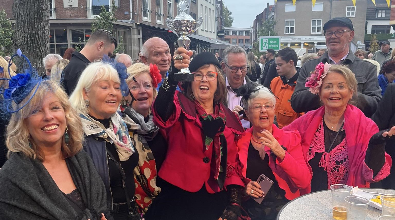 Smartlappenkoor Hoevelaken wint festival in Tiel