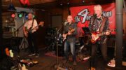 Twee bands vieren 25 jaar Sportcafé De Slag Hoevelaken