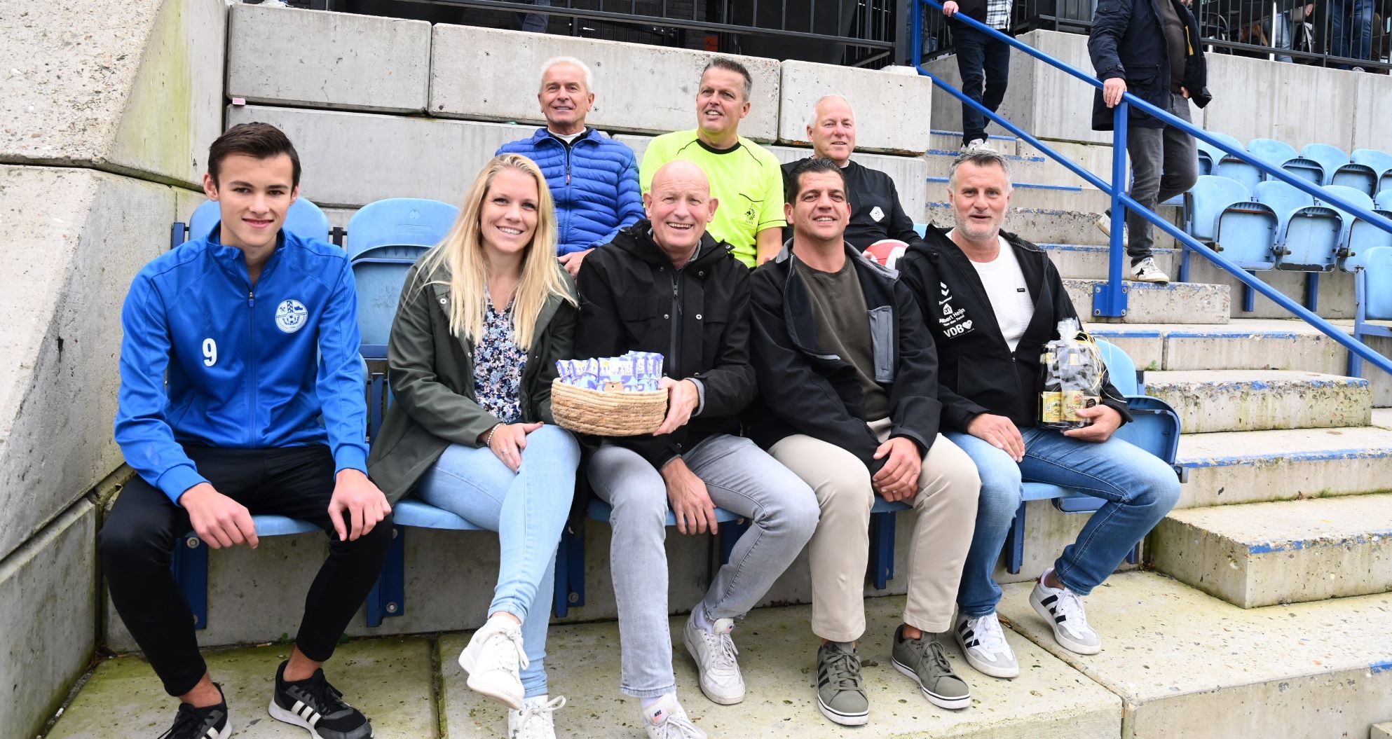 Chocolade en bier voor scheidsrechters Veensche Boys
