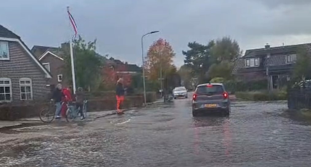 Wateroverlast op Nieuwe Kerkstraat Nijkerkerveen