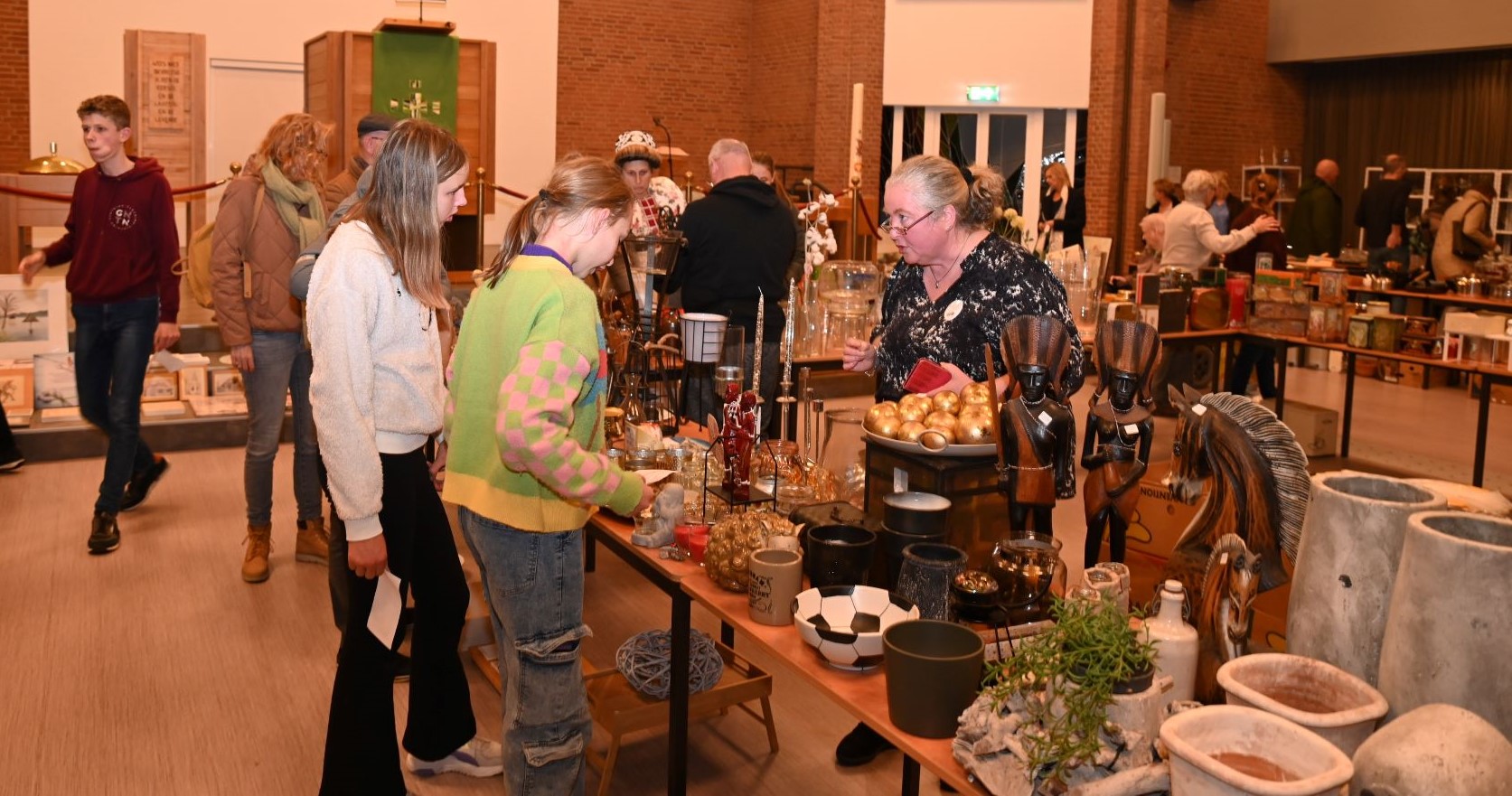 Gezellige bazaar in de Kruiskerk Nijkerk
