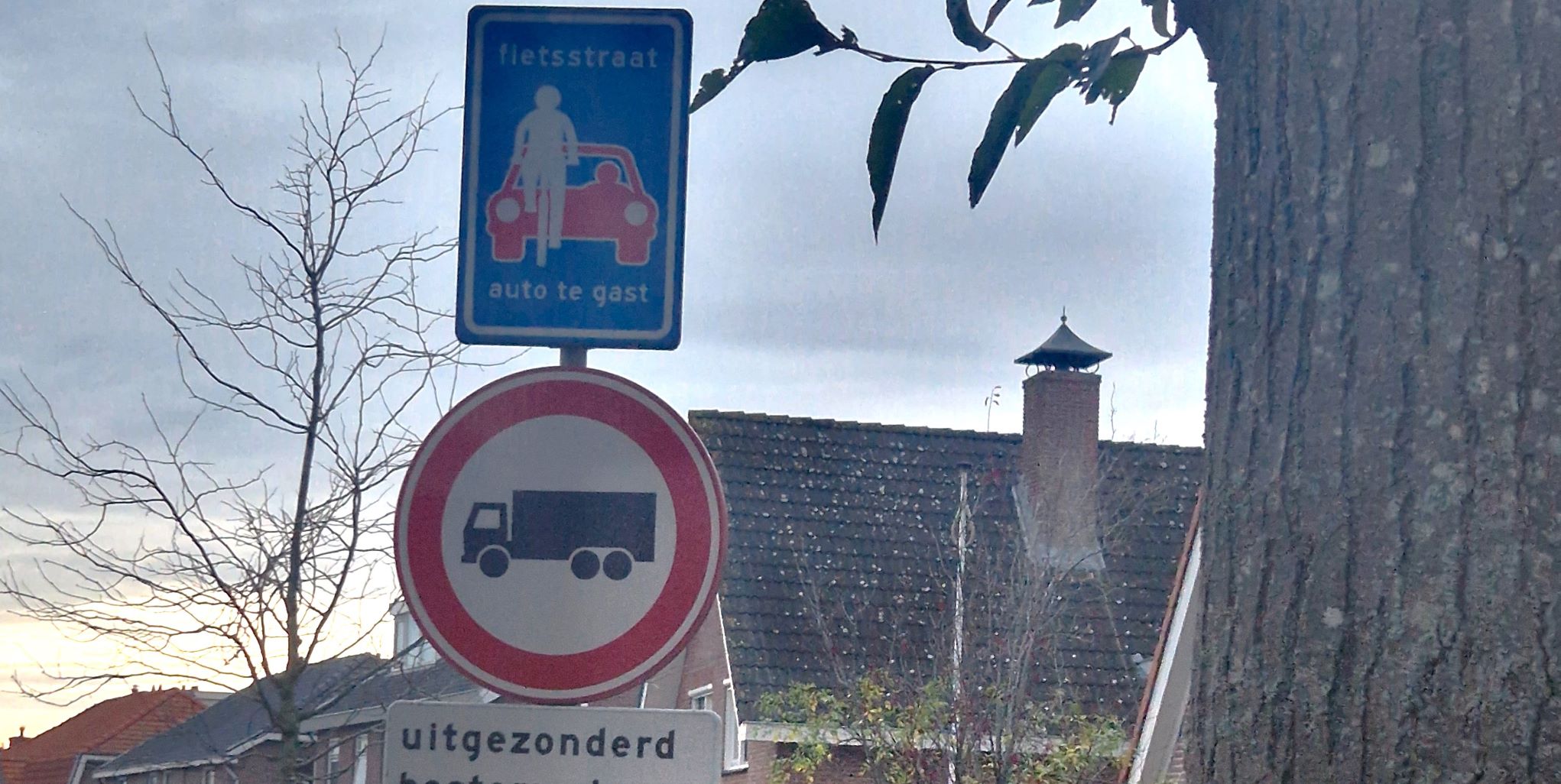 Oude Barneveldseweg in Nijkerk; fietsstraat of facade?