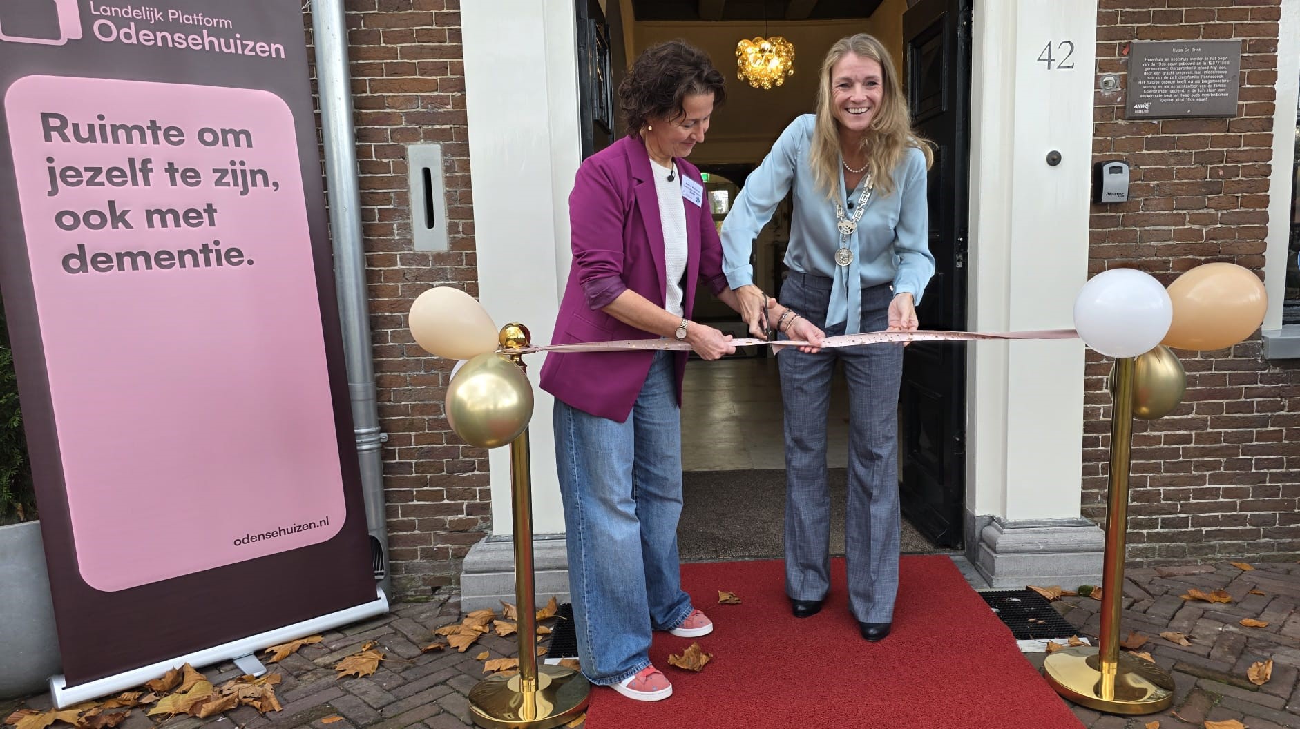 Burgemeester De Jonge opent Odensehuis Nijkerk