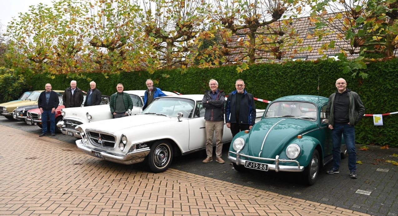 Oldtimerclub Nijkerk brengt laatste groet aan lid die in Barneveldse Hospice ligt