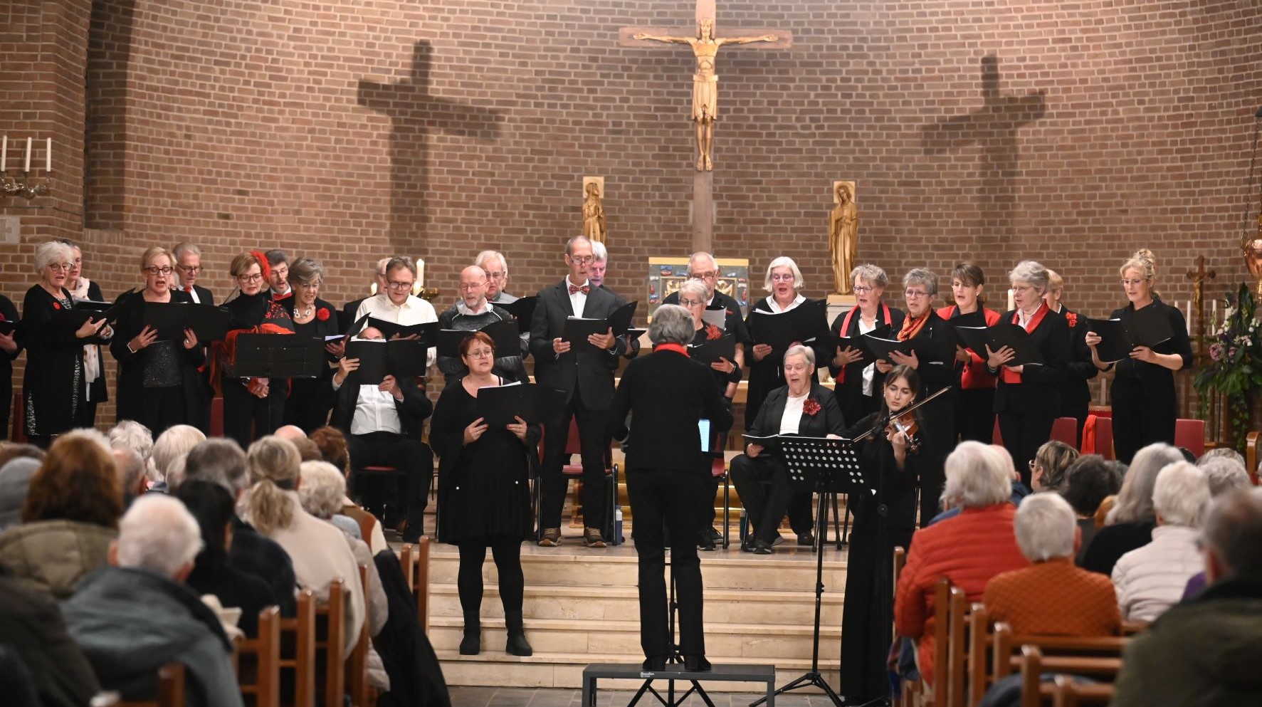 Participatiekoor weet Nijkerkse RK-kerk te ontroeren