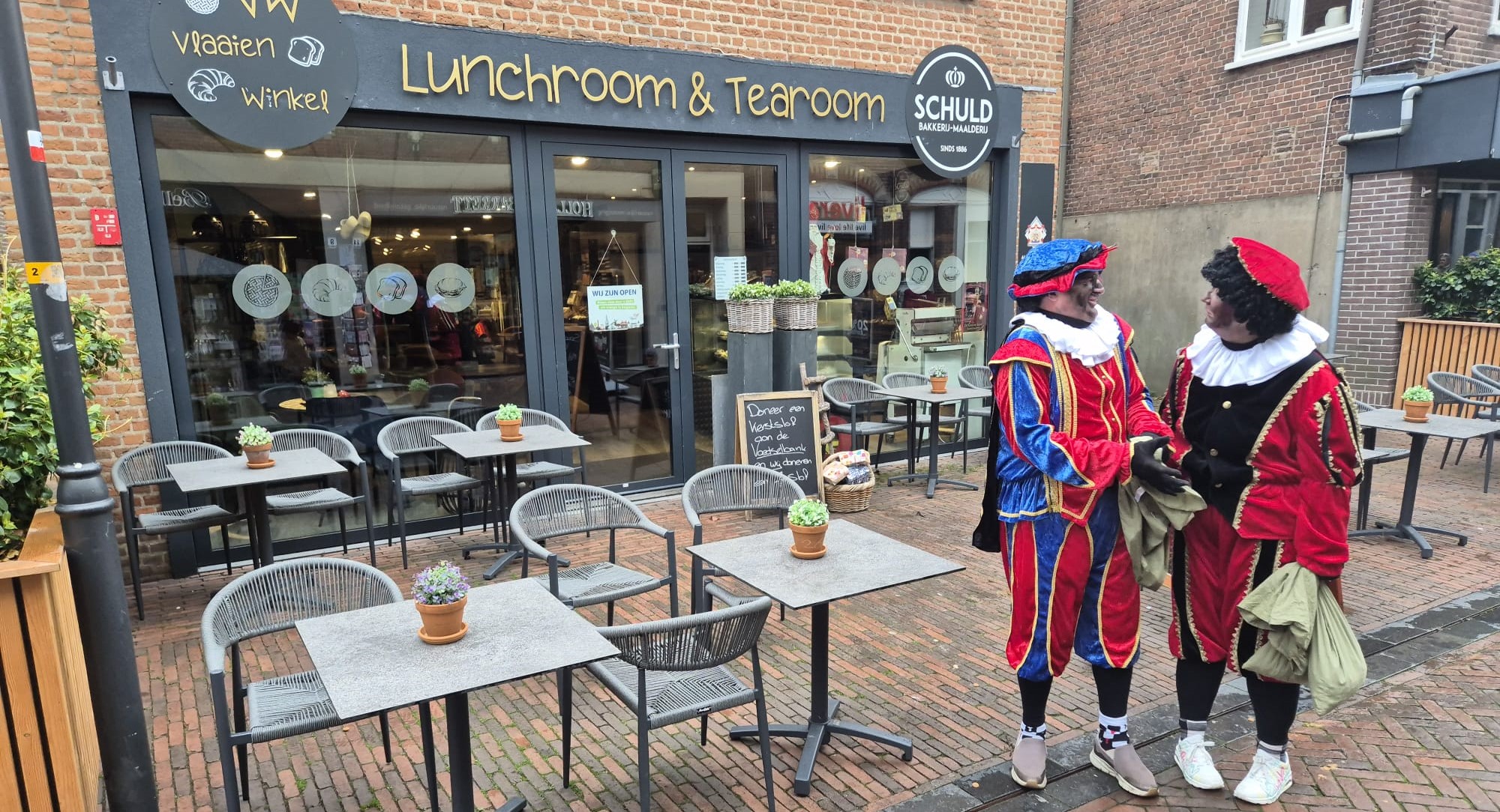 Voedselbankactie: VW Vlaaienwinkel doneert tweede kerstslof