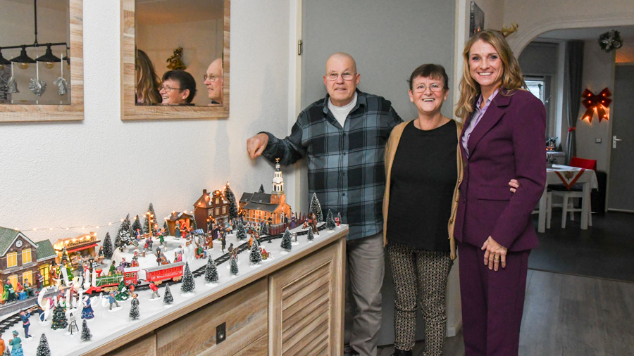 Een huis vol kerstmagie: Burgemeester de Jonge op bezoek bij familie Kloostra