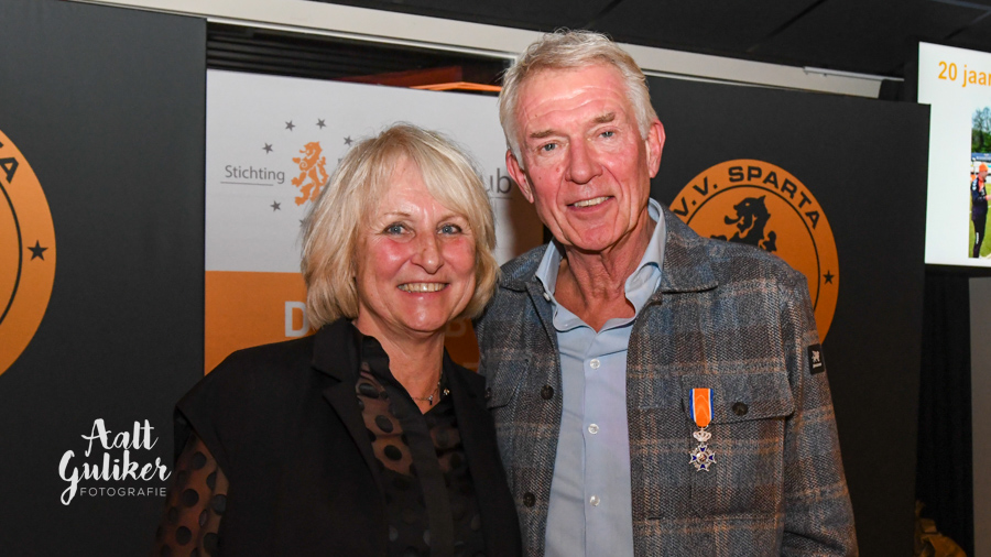 Emotionele Nico Fiegen ontvangt Koninklijke onderscheiding