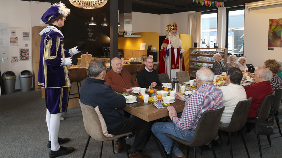 Gezellige Sinterklaaslunch in het Paashuis