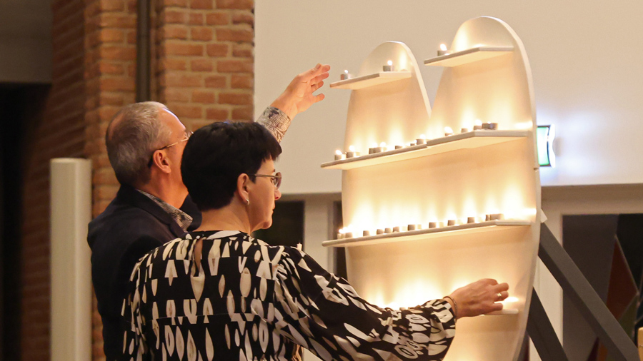 Kruiskerk Nijkerk herdenkt overleden kinderen tijdens Wereldlichtjesdag