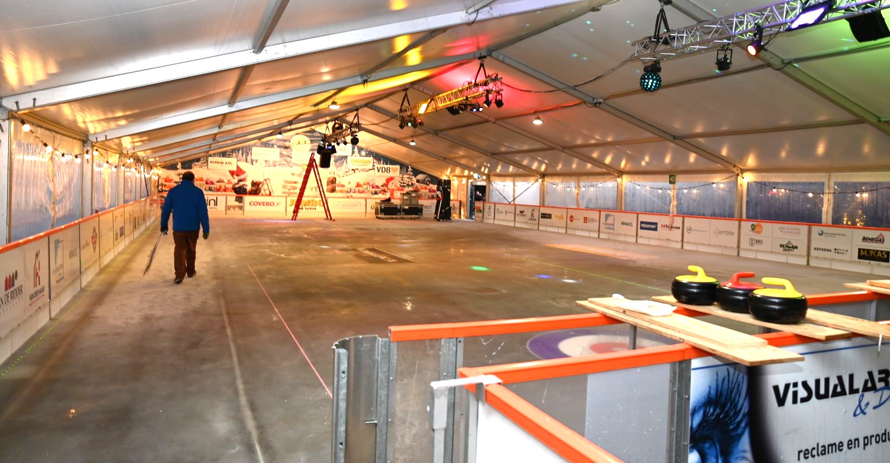 Zaterdag is de opening van de ijsbaan door burgemeester De Jonge