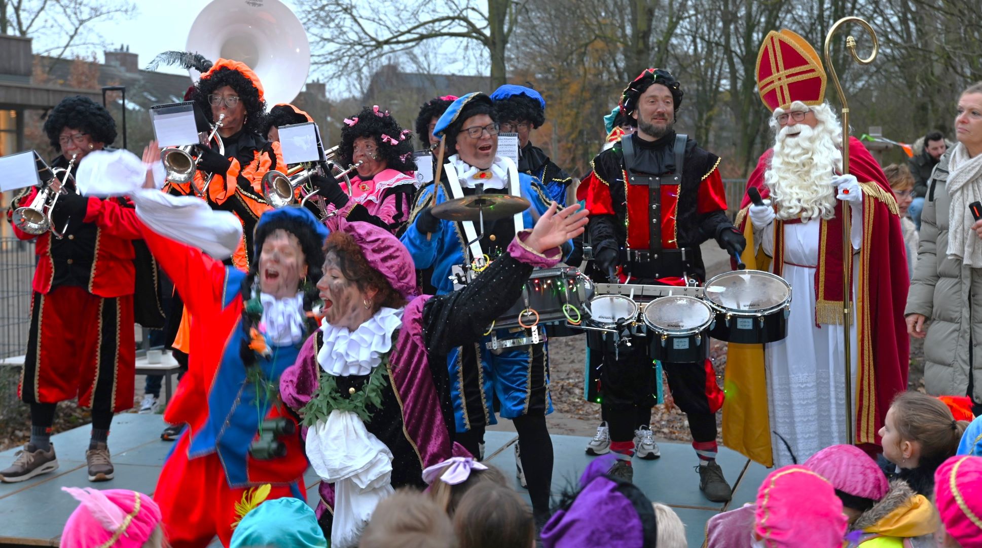 Sinterklaas voor het eerst op De IJsvogel Nijkerk