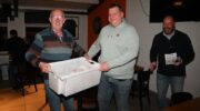 Bert Wassink wint ‘halve varken’ bij kerstklaverjassen Sparta