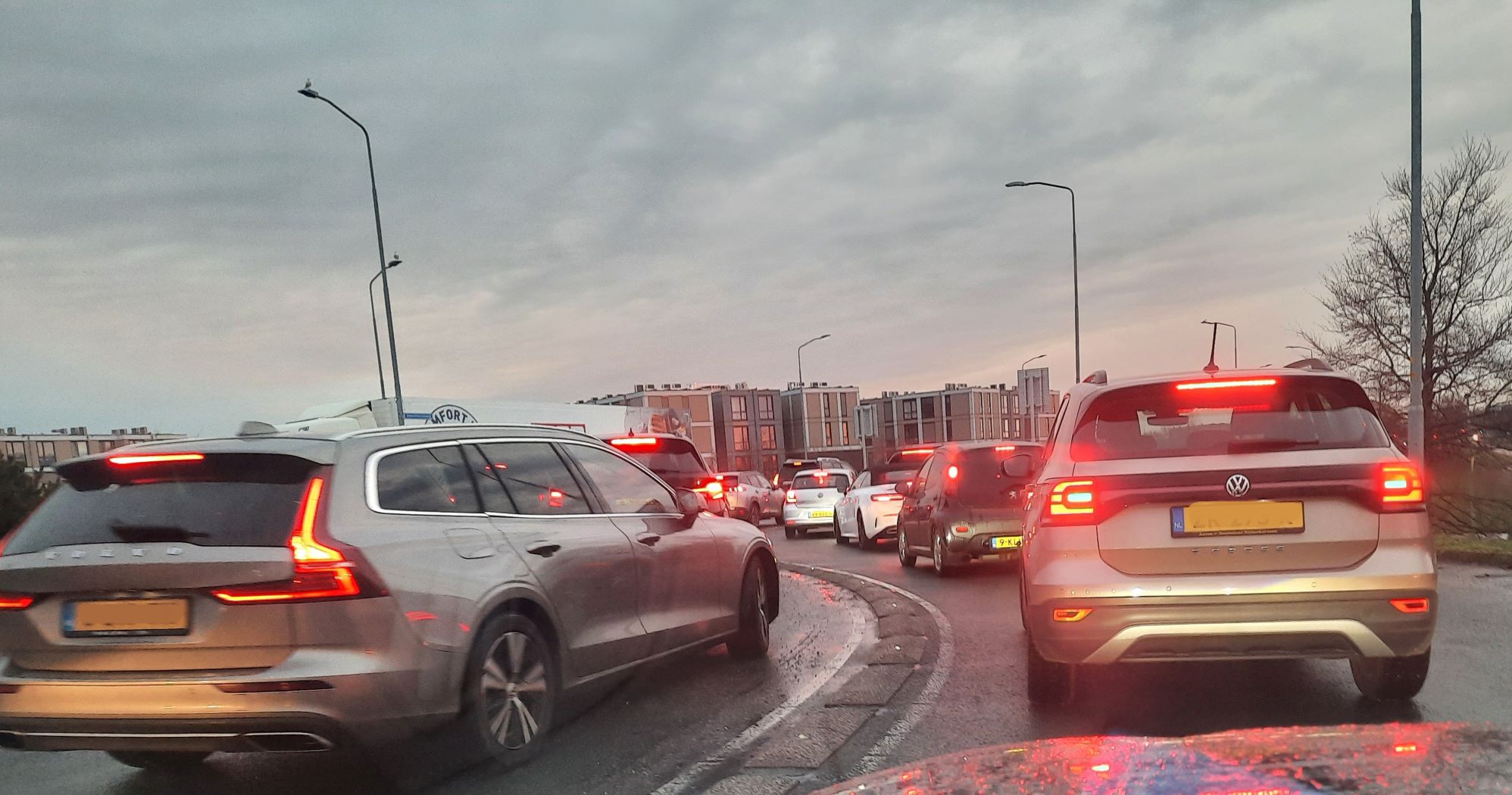 Lange file op de Amersfoortseweg Nijkerk