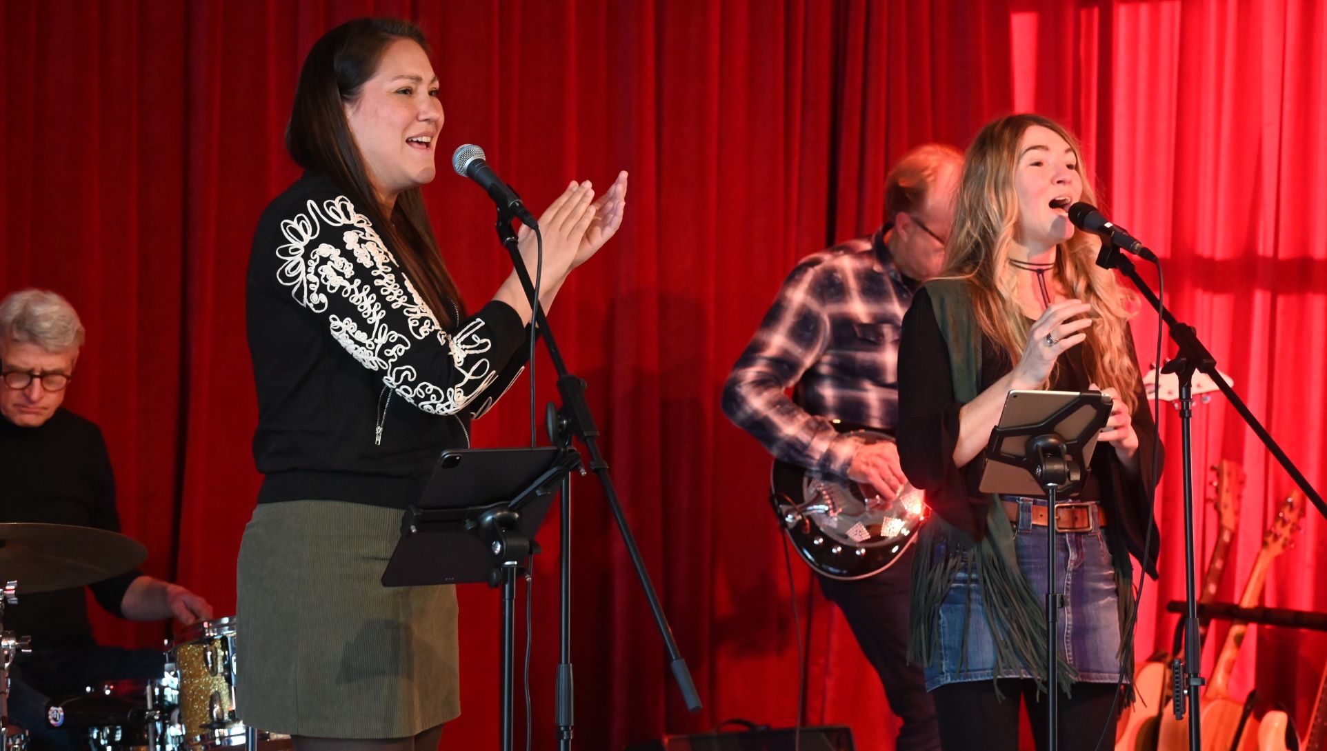Canyon Rose zingt in volle Nijkerkse bieb