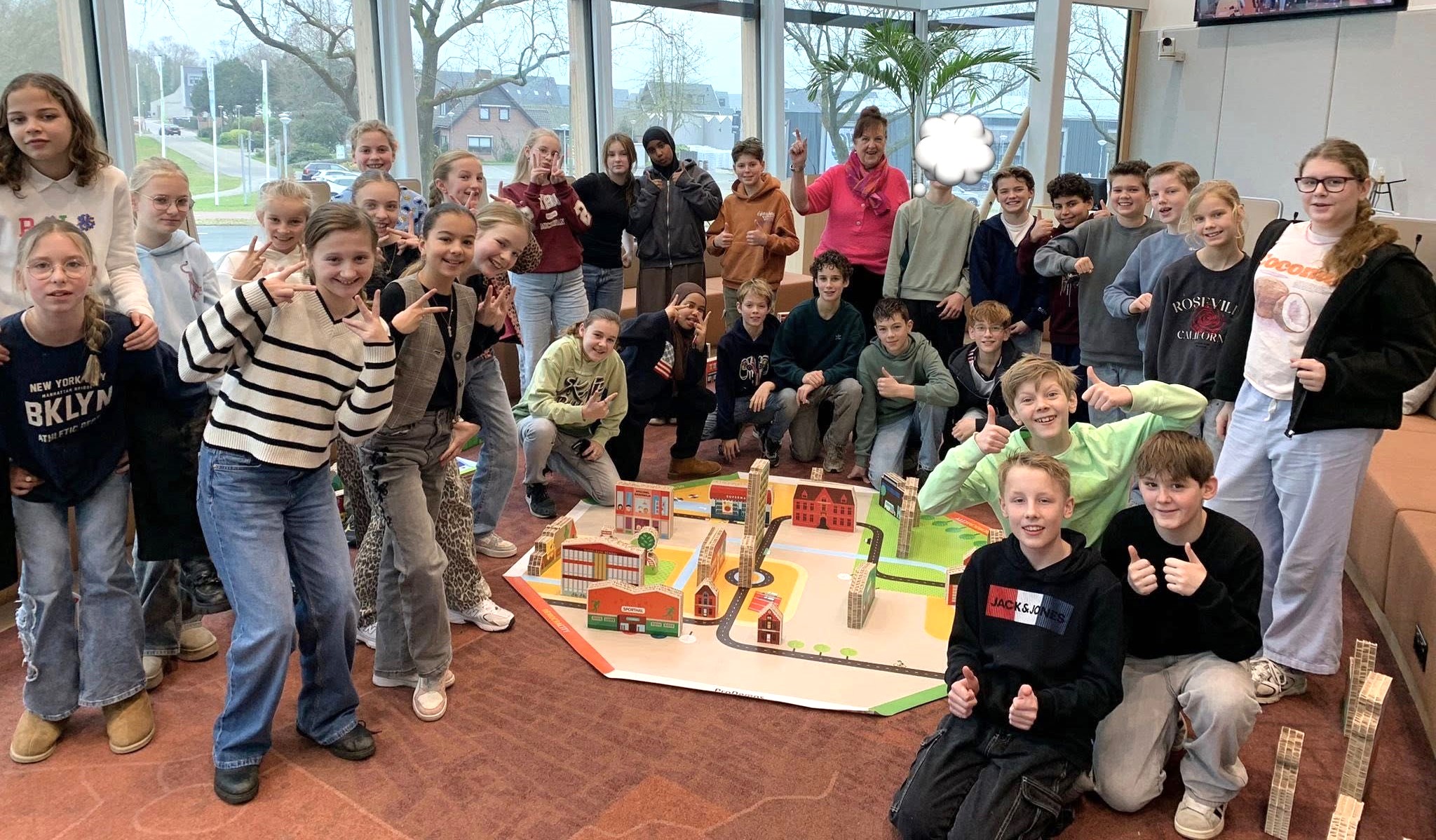 Scholen bezoeken gemeentehuis Nijkerk