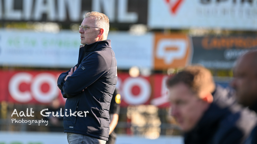 Hoeveel krediet heeft trainer Bert van Hunenstijn nog bij Sparta Nijkerk?