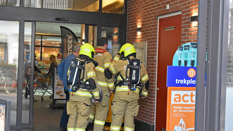 Brandweer Nijkerk handen vol aan brandmelder in Winkelcentrum Oosterpoort