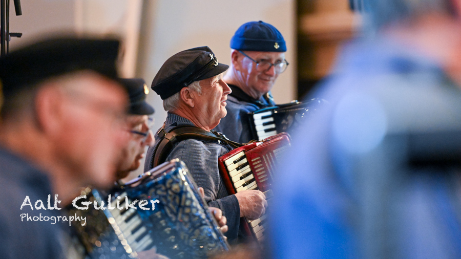 Feest in De Fontein: jubileumconcert Zeemanskoor groot succes