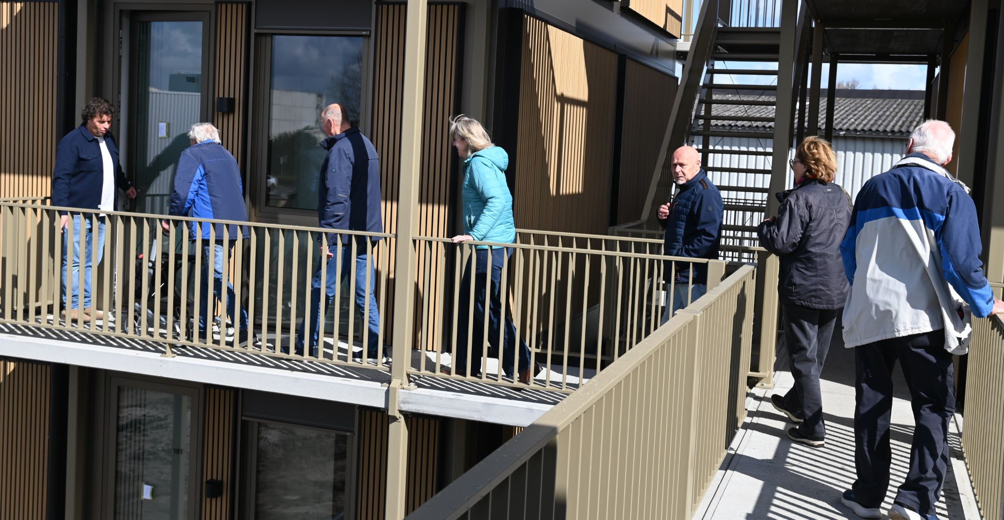 Omwonenden en betrokkenen nemen kijkje in nieuwe asielopvanglocatie Nijkerk