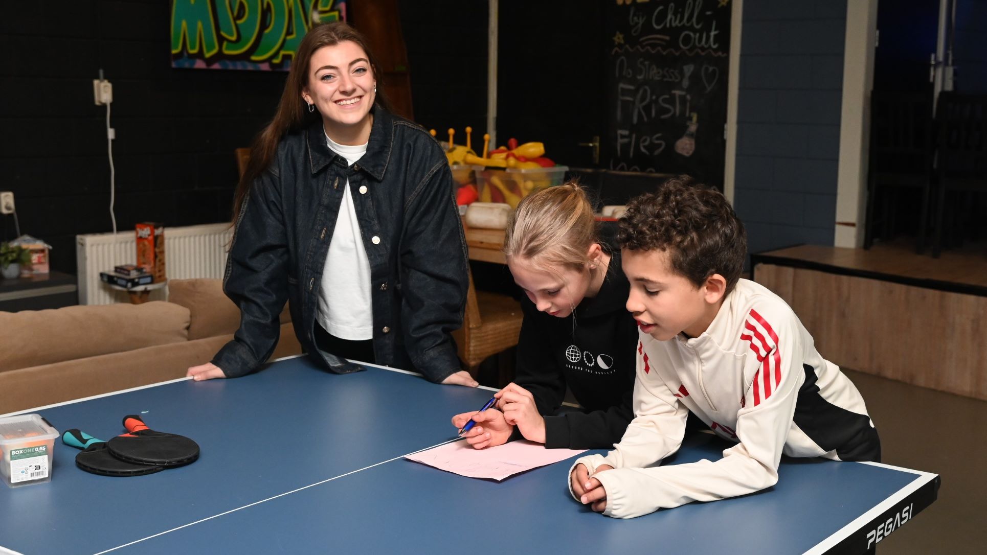 Gezelligheid tijdens zeskamp bij Chill Out in Nijkerk
