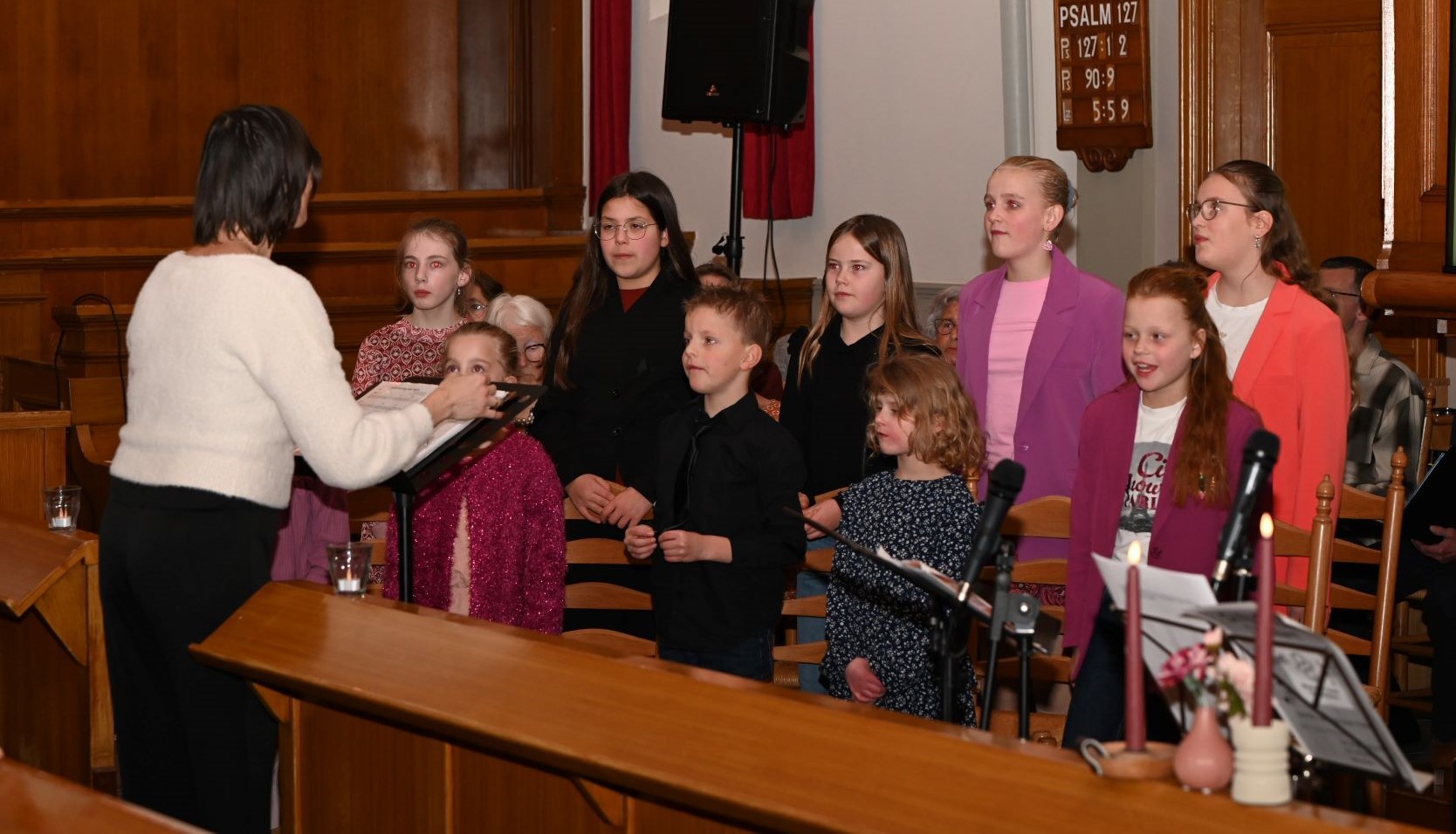Hoevelaken zingt ‘Samen op weg naar Pasen’ tijdens sfeervolle Sing-in