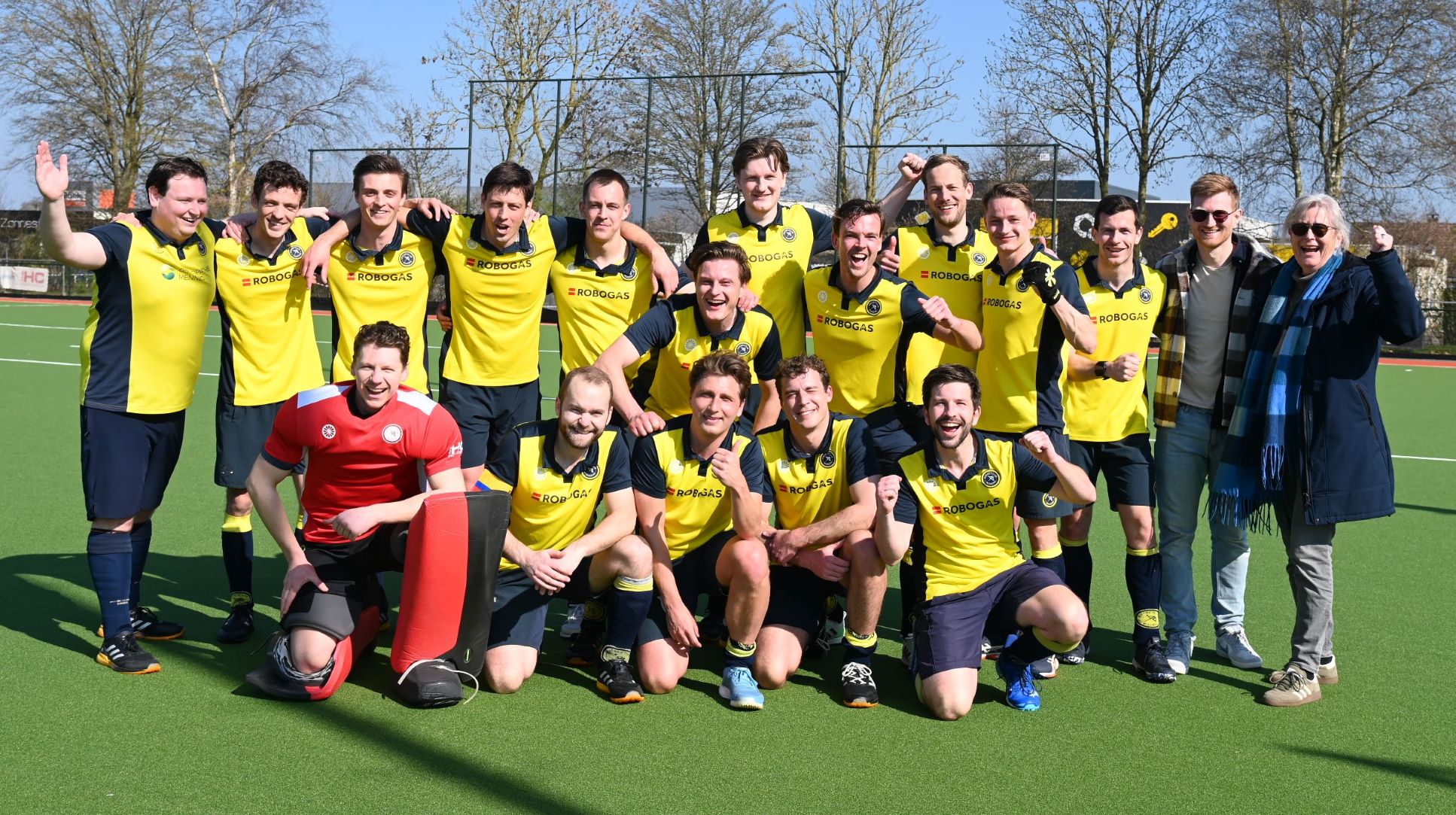 Nijkerkse hockeyheren spelen voor het eerst op waterveld