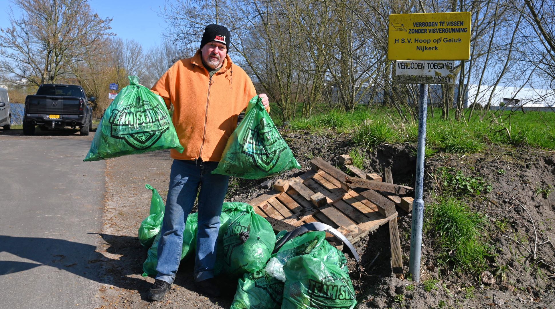 Hengelsportvereniging maakt Nijkerkse wateren zwerfvuilvrij tijdens jaarlijkse Opschoondag