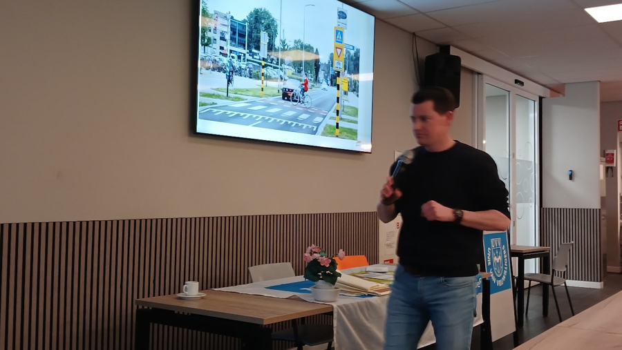 Leerzame en interactieve ledenbijeenkomst ANBO-PCOB over verkeersveiligheid