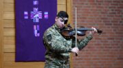 Oekraïense militaire muzikanten treden op in Kruiskerk Nijkerk