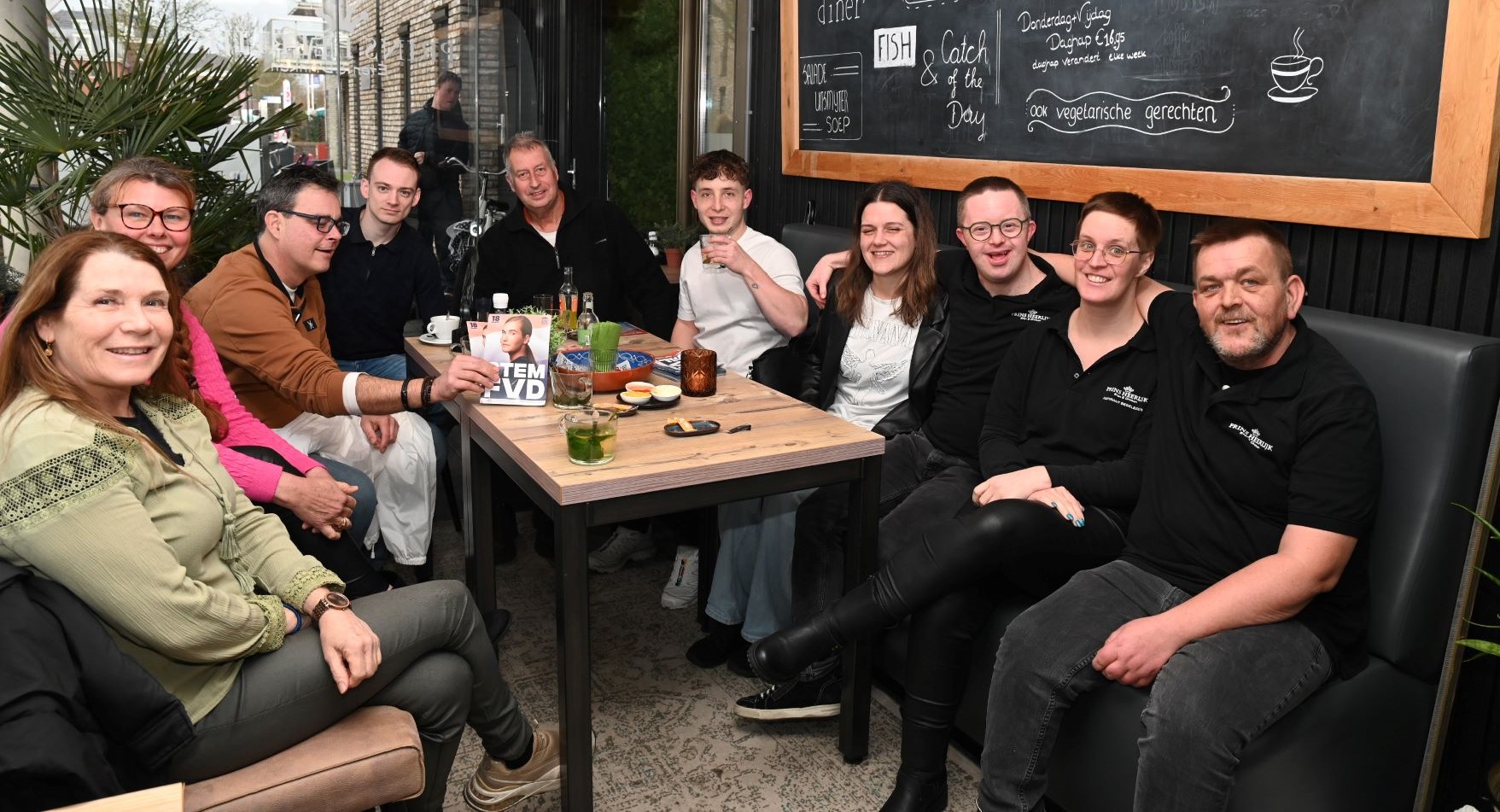 Forum voor Democratie Nijkerk bezoekt restaurant Prins Heerlijk voor ontmoeting met kiezers en zorgm