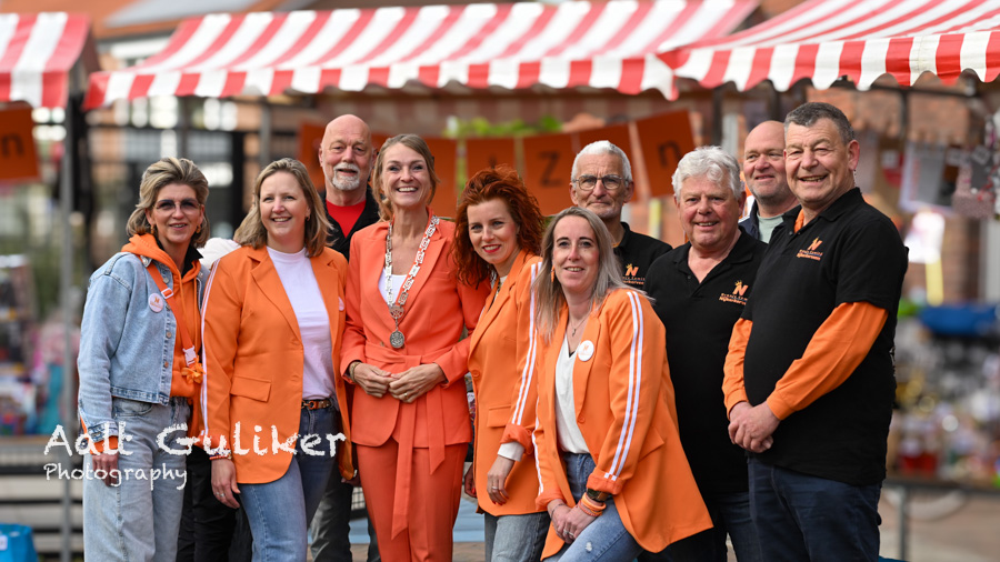 Burgemeester De Jonge opent Koningsdag in Nijkerkerveen met persoonlijke jeugdherinneringen